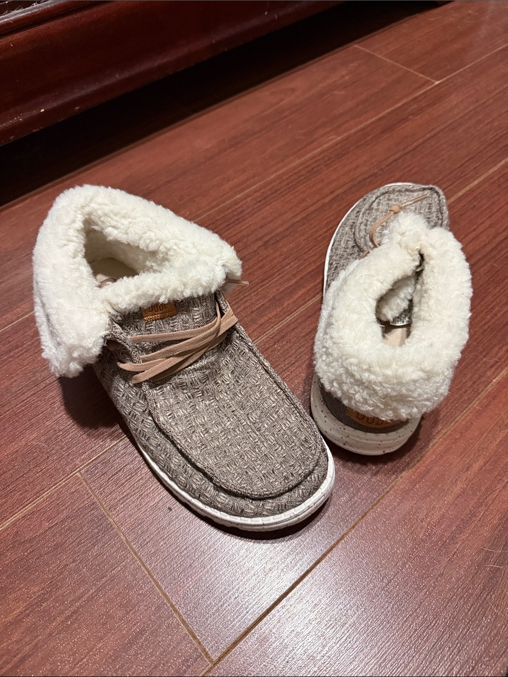 Hey Dudes Wendy fold stitch cozy
